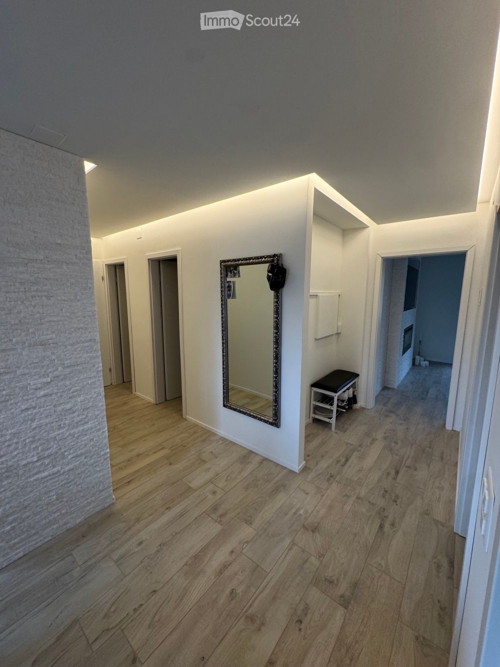 Kernsanierte 3.5-Zimmer-Wohnung mit Panoramablick -  Bild 2