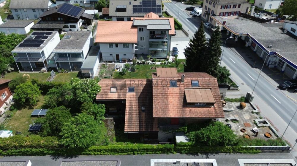 Traditionsreiches Chalet mit Gastronomie & zwei Wohneinheiten auf weitläufigem Grund -  Bild 3