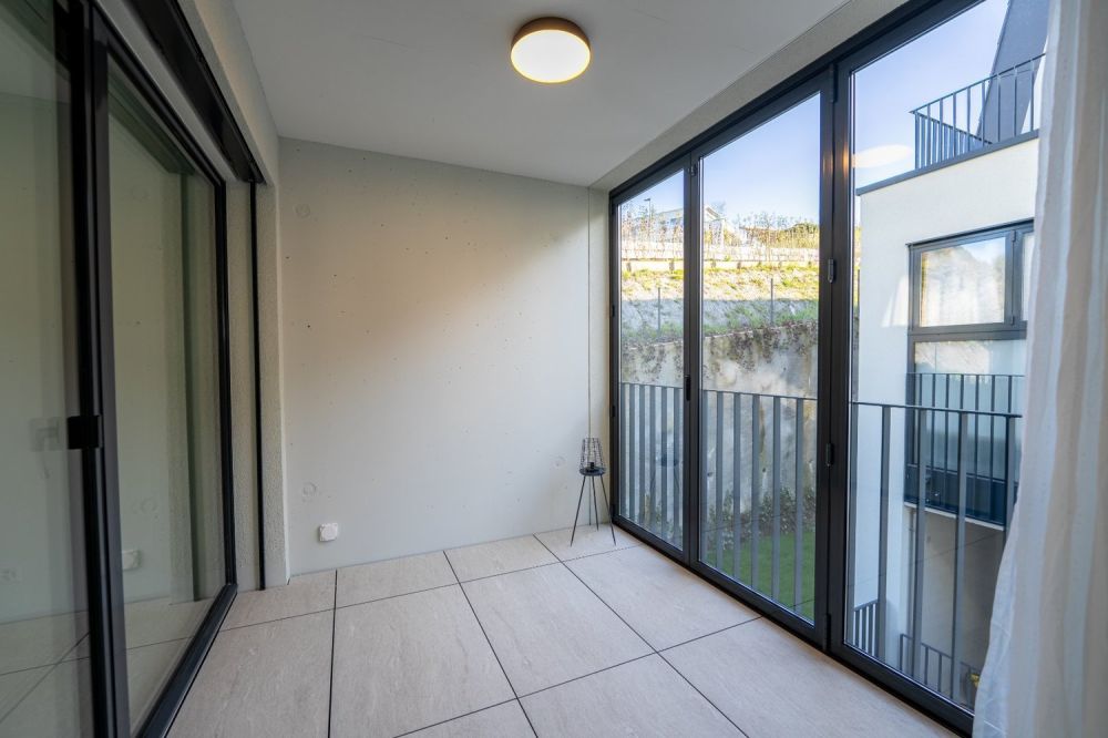 2.5 Zi-Neubauwohnung mit Seesicht und Wintergarten - Grosszügiger Wintergarten / Loggia