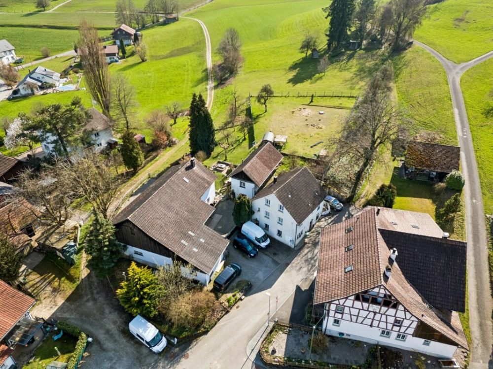 Ländlich gelegenes Grundstück zur Überbauung nur 15 Minuten vom Flughafen Zürich -  Bild 4