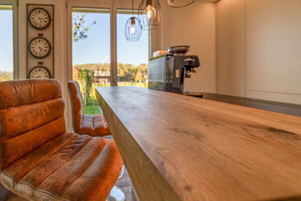 3.5-Zimmer-Gartenwohnung an ruhiger Lage in Amriswil mit Blick ins Grüne (Landwirtschaftszone) - Bar