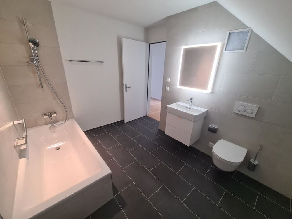 Moderne 5.5-Zimmer-Maisonette-Wohnung mit Aussicht in Hirzel - 20240606_083509.jpg