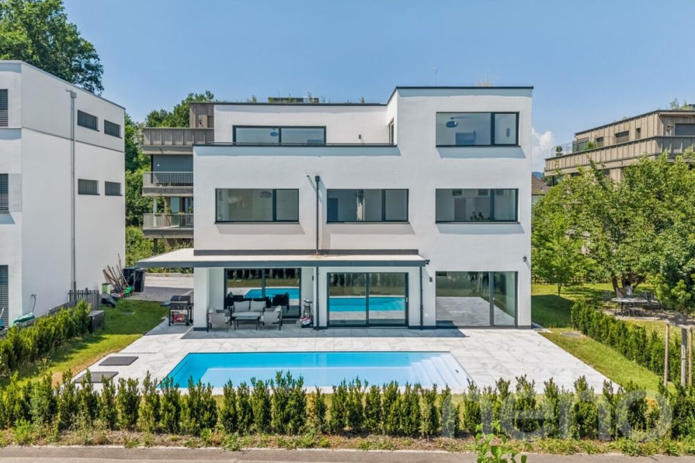 Luxuriöses 7.5  Zimmerhaus mit Aussenpool - Exklusives Wohnen in Suhr -  Bild 1