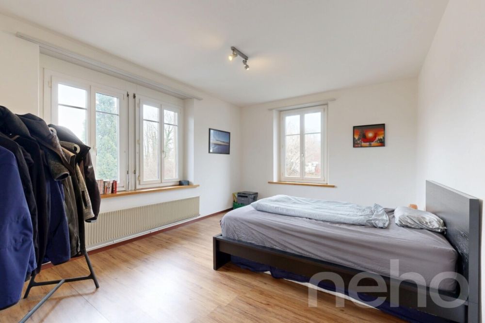 Grosszügiges Zweifamilienhaus mit Charakter und Potenzial - Bild 9