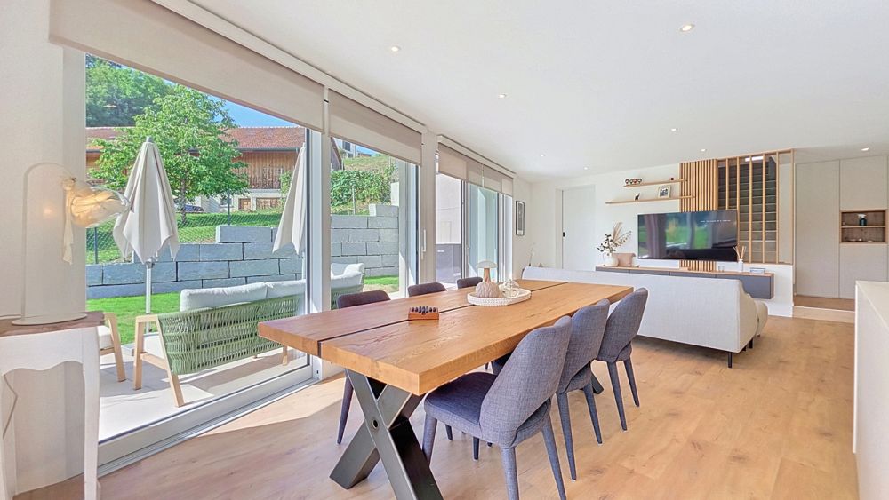 Magnifique appartement 4.5 pces avec jardin à Fétigny / FR - Séjour / salle à manger / cuisine