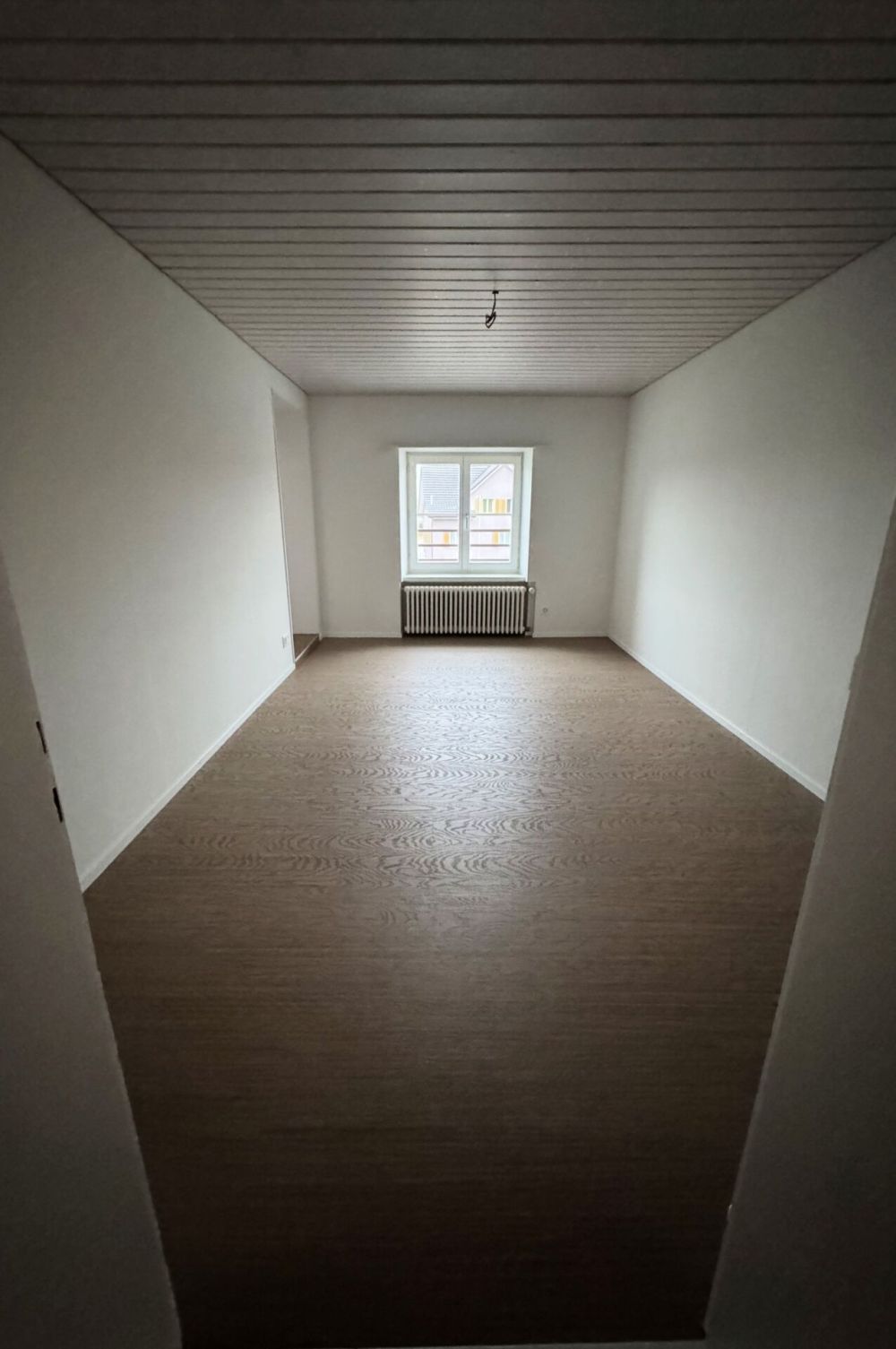 5-Zimmerwohnung, Erstbezug nach Sanierung - K_2.OG_Zimmer Ost (I).JPG
