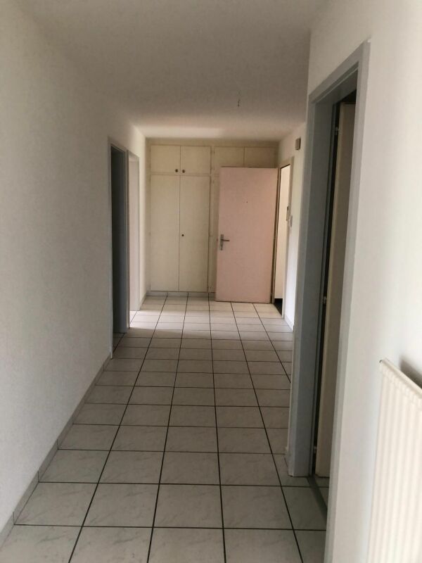 Espace et confort au 1er étage à Villaraboud - Bild 9