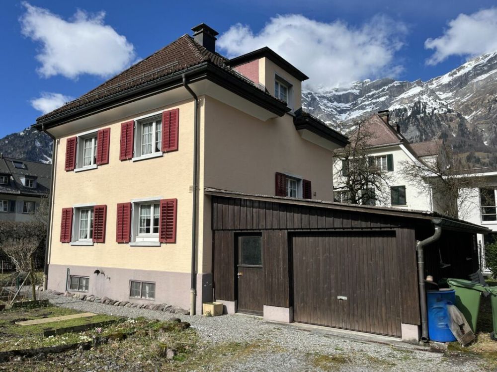 Freistehendes 5.5-Zimmer-Einfamilienhaus mit grossem Garten und Garage -  Bild 2