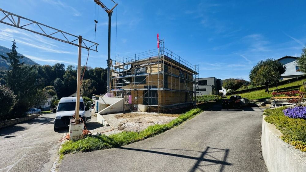 Hochqualitatives 4.5-Zi. EFH - Garten mit Weitsicht, Carport + PP, 3 Nasszellen - Bild 2