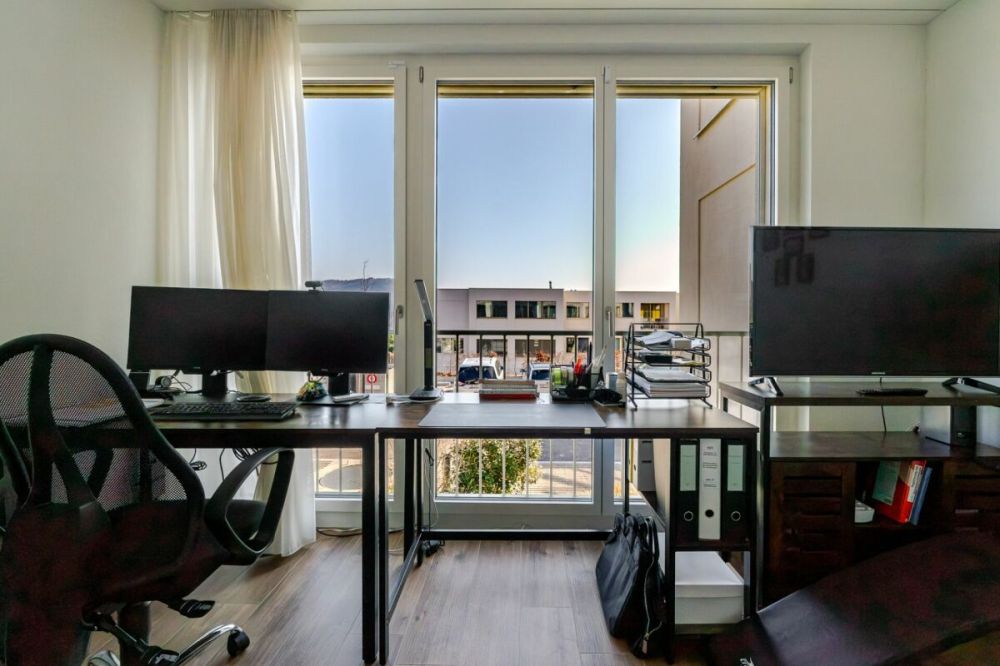 Exklusive 5.5 Z' Maisonette-Wohnung mit verglastem Balkon, Weitsicht und 2 EHP's -  Bild 8