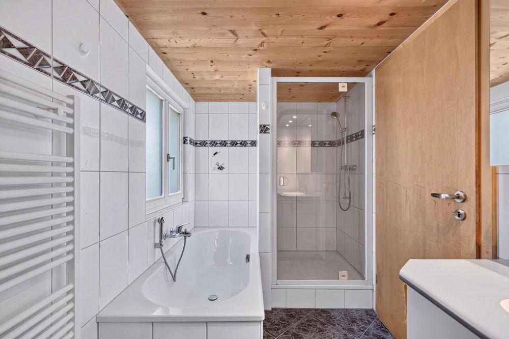 Zweifamilienhaus mit zwei Maisonettewohnungen im Dorfkern von Balgach -  Bild 6