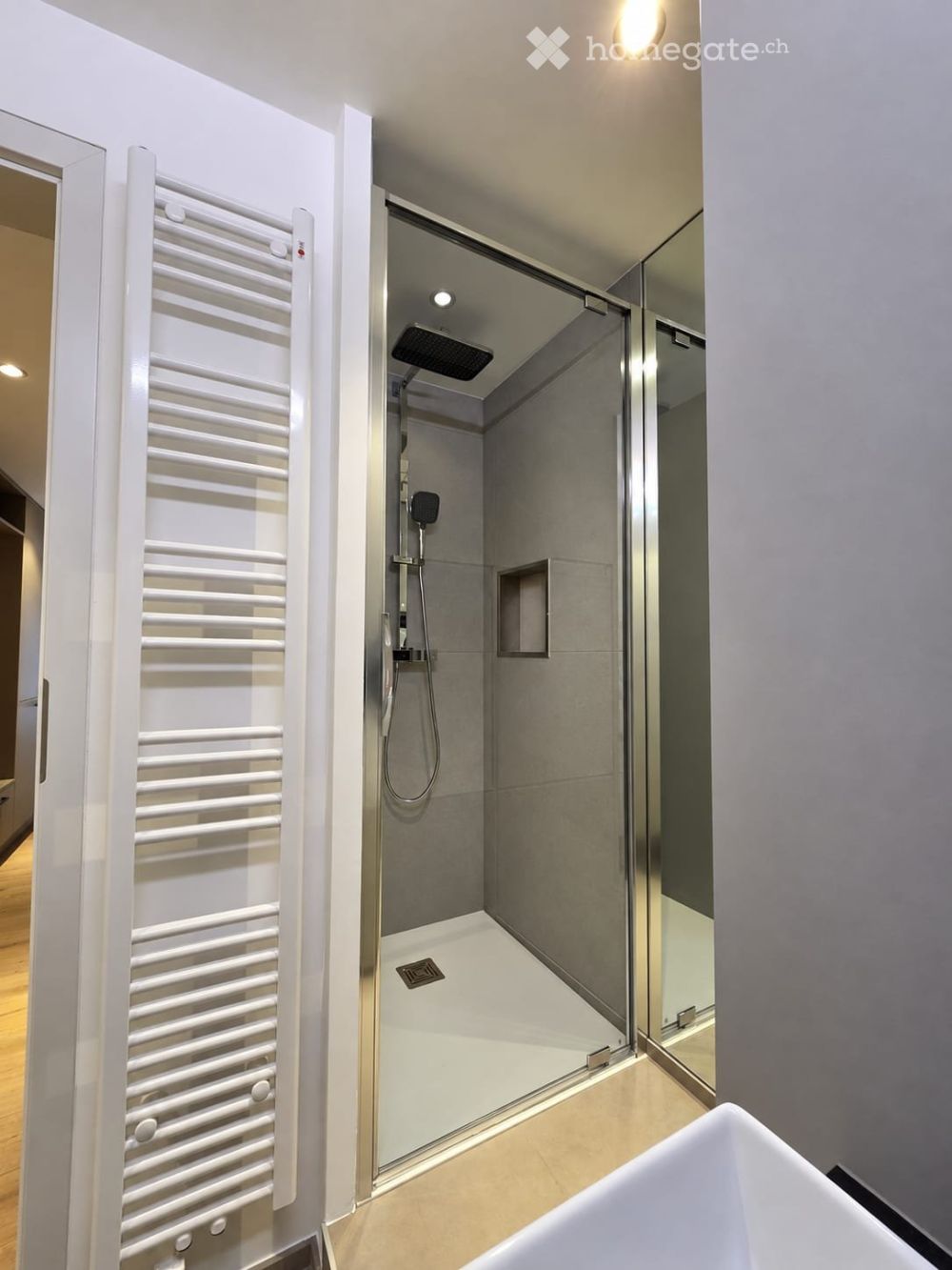 Kernsanierte 3.5-Zimmer-Wohnung mit grosszügigem privatem Vorplatz -  Bild 7