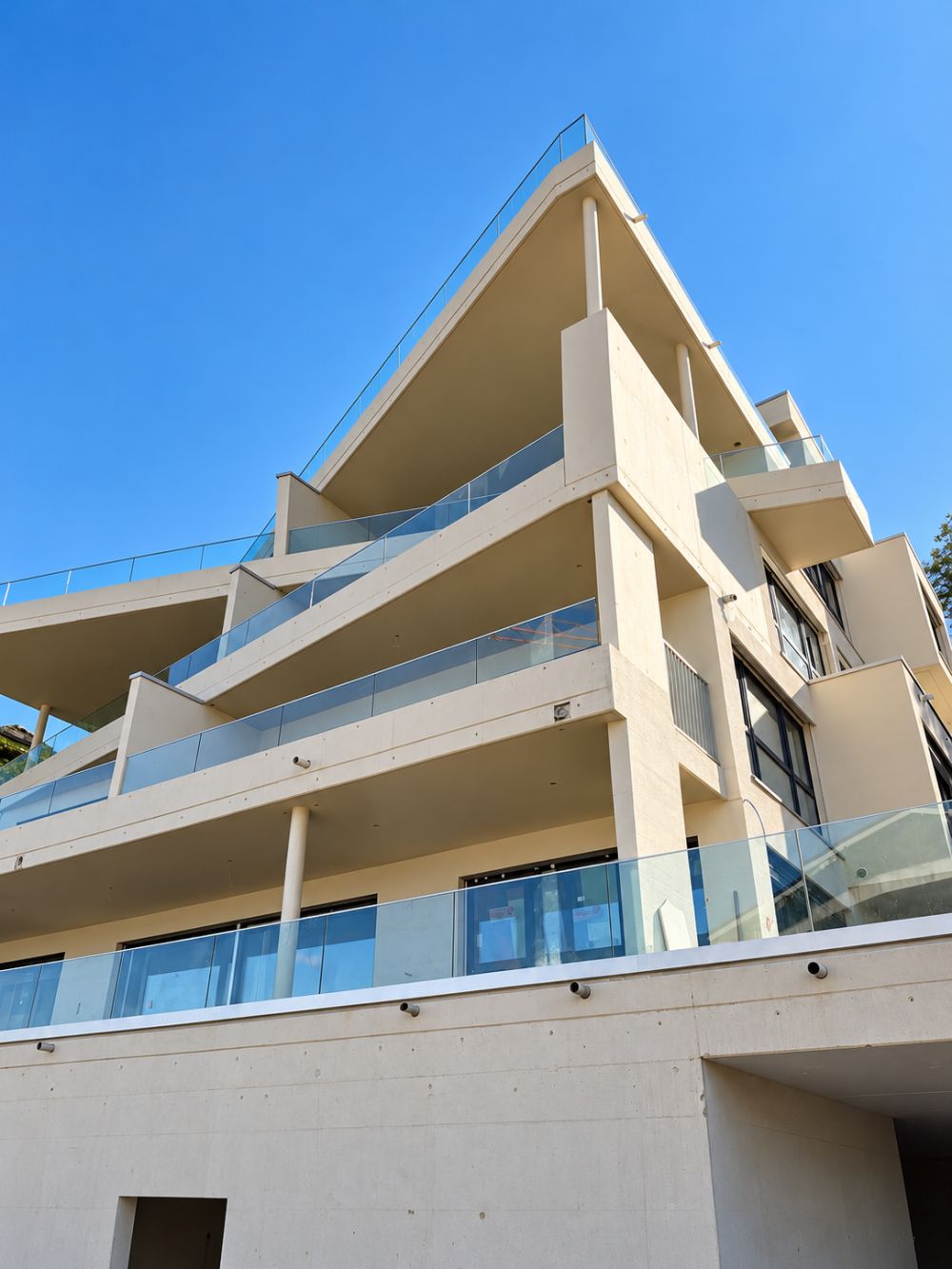 Exklusive 4.5-Zimmer-Terrassenwohnung mit Weitsicht und ultraluxuriösem Ausbau -  Bild 2