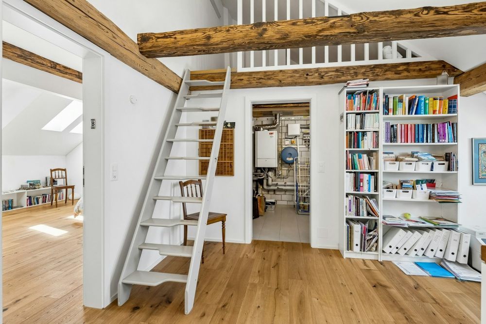 Neuwertiges 5-Zimmer-Mittel-Flarzhaus mit Gartensitzplatz - Spiel-/Freifläche Dachgeschoss, Technikraum
