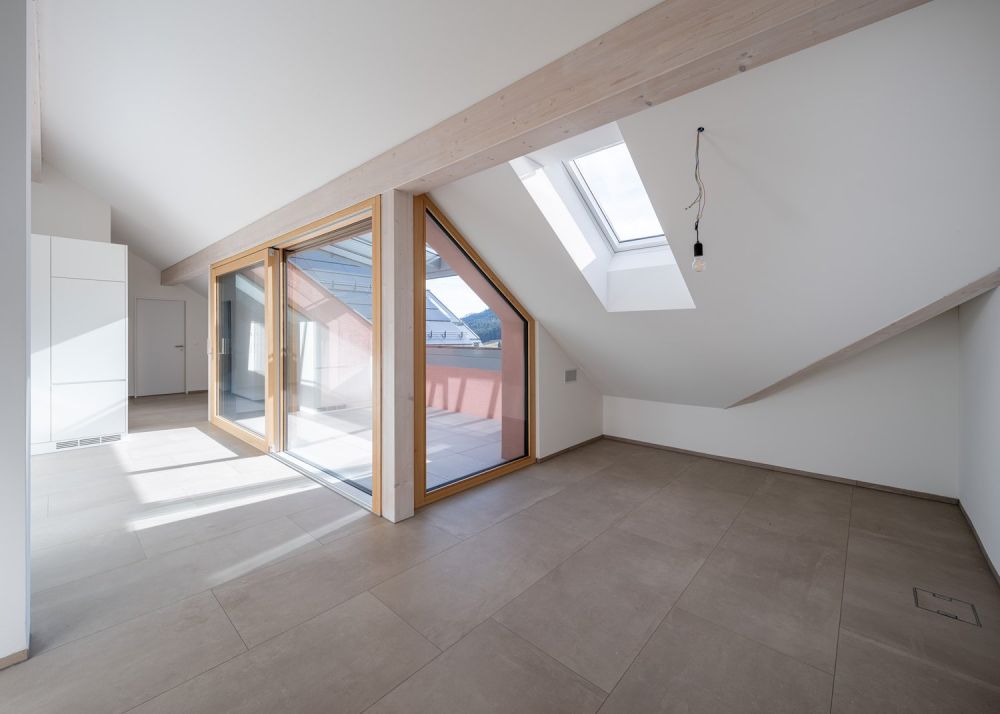 2.5 Zimmer Dachgeschoss Wohnung mit Loggia -  Bild 4
