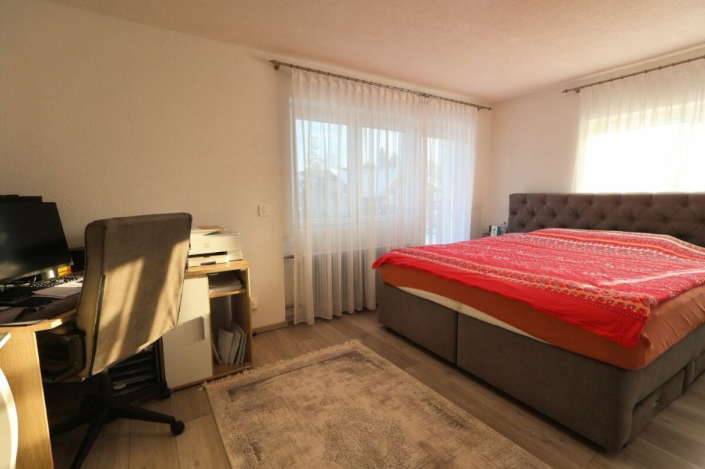 Viel Platz für Familie & Generationen: saniertes Haus mit Garten, Terrasse & Garage Kopie - Bild 11