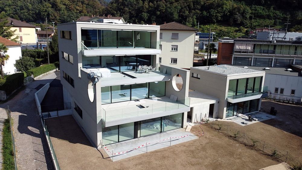 Elegante 4.5 locali al primo piano con terrazza e parziale vista lago - Bild 1