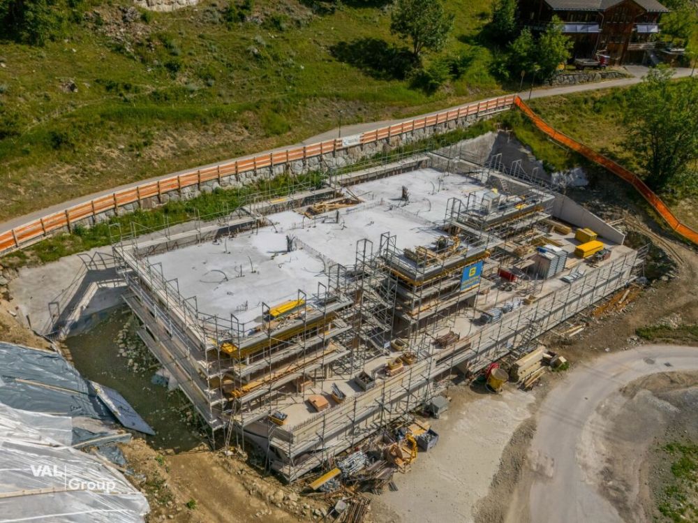 Exklusive Attikwohnung - Wohnen mit alpinem Charme im Tschäggättuhuis -  Bild 2