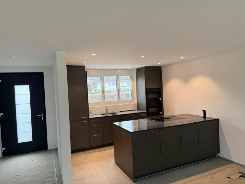 Neubau-Doppeleinfamilienhaus mit gehobener Ausstattung und viel Platz. -  Bild 1