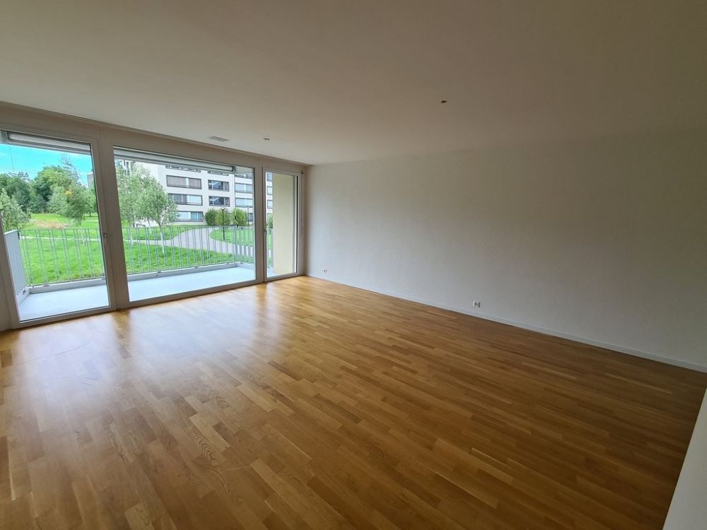 Zeitgemäss wohnen in belebtem Stadtquartier - 1257.01.0010_Wohnzimmer1.jpg
