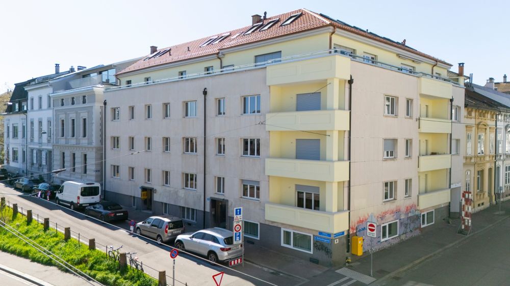 Erstbezug nach komplettem Dachausbau  exklusive Dachgeschosswohnung mit Cabriofenster in zentraler Lage -  Bild 1