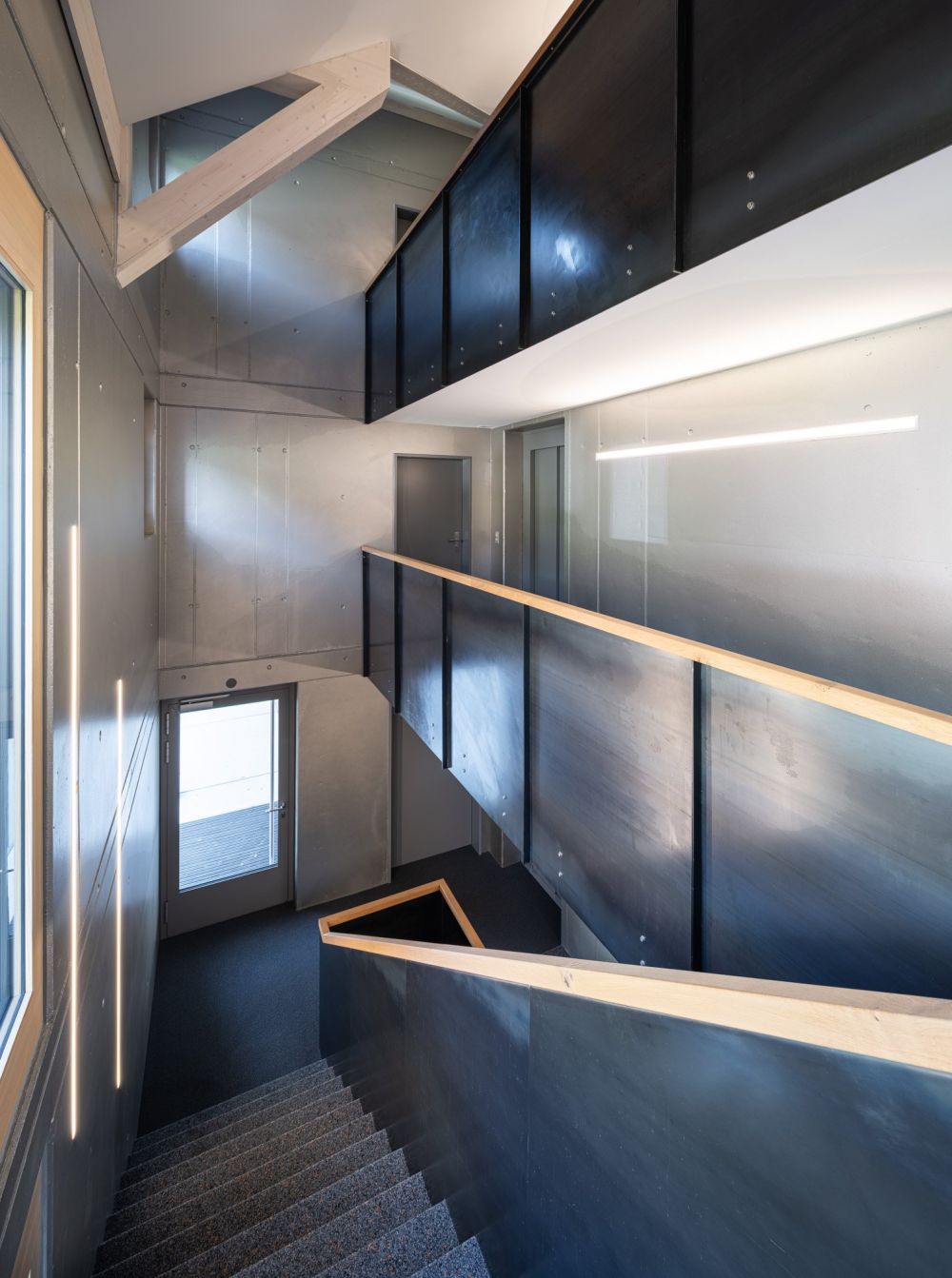 2.5 Zimmer Dachgeschoss Wohnung mit Loggia -  Bild 13