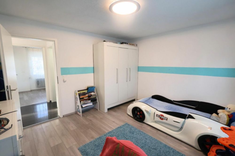 Viel Platz für Familie & Generationen: saniertes Haus mit Garten, Terrasse & Garage Kopie - Bild 13