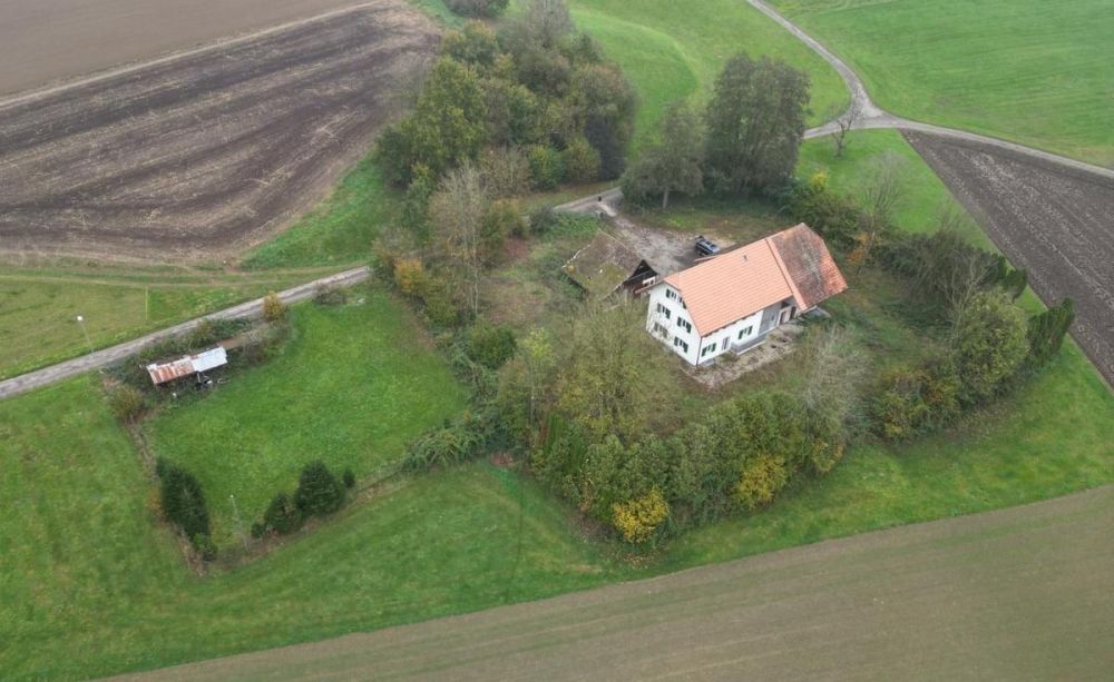 Wohnhaus mit 2 modernen Wohnungen  und viel Platz für Ihre Tiere - Bild 2