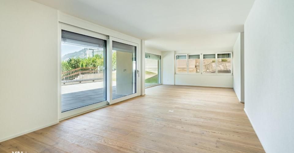 4.5-Zimmer-Wohnung mit grossem Wohnbereich und eigenem Gartenanteil - A 2.1 - Appartement 4.5 pièces - image - 1