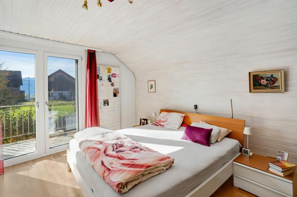 Befristetes Mietverhältnis: 6,5-Zimmerwohnung mit attraktivem Grundriss, viel Platz und vielseitigem Aussenbereich -  Bild 6