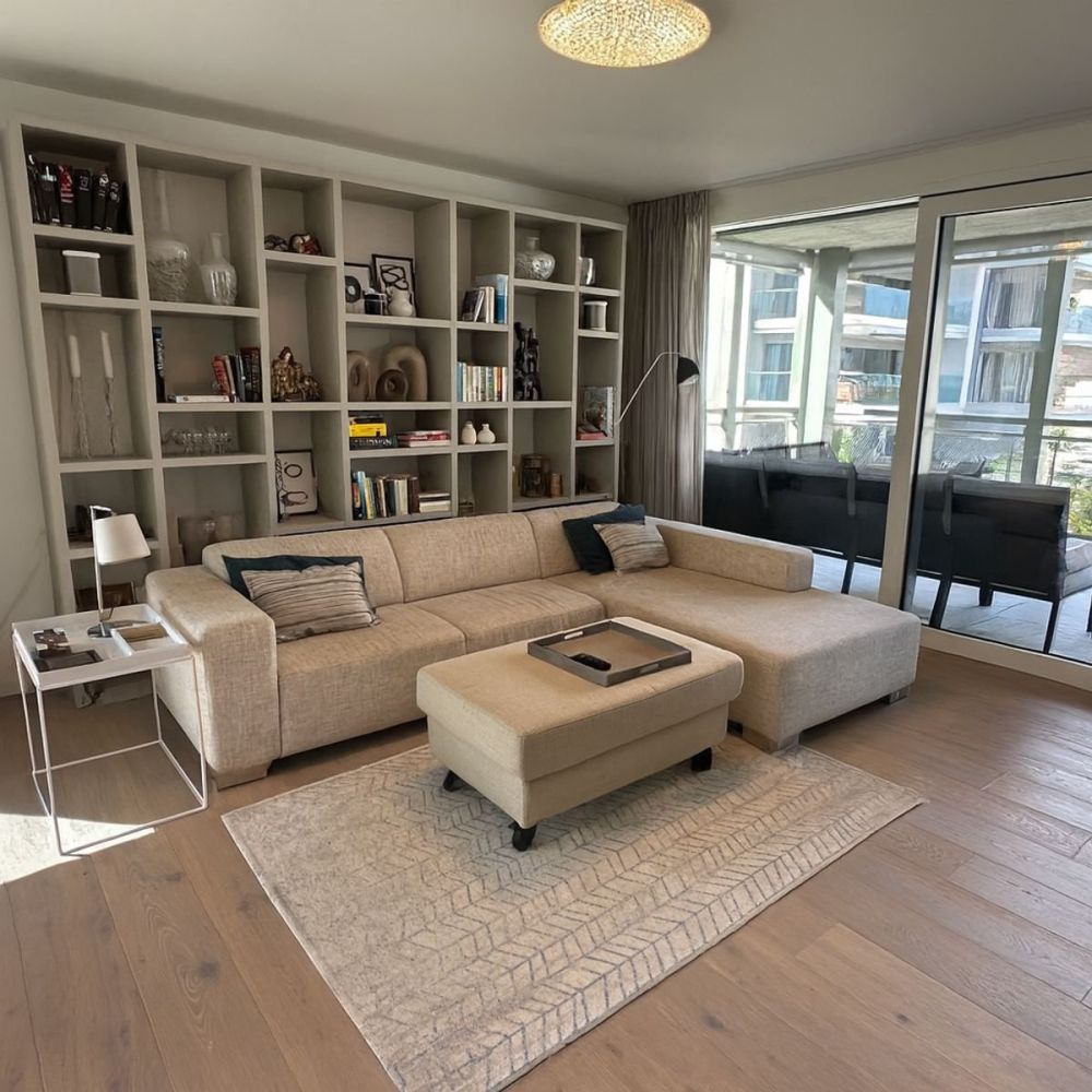 Möblierte exklusive 3.5-Zimmer-Wohnung  mit zwei Balkonen im Zentrum Thalwil - Wohnzimmer mit Terrassenaussicht