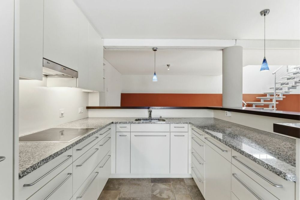 Grosszügiges und gepflegtes einseitig angebautes 5.5-Zimmer-Einfamilienhaus am Fusse des Zugerbergs - Küche