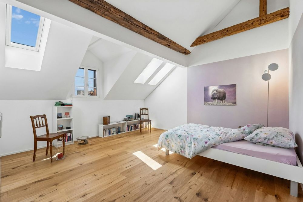 Neuwertiges 5-Zimmer-Mittel-Flarzhaus mit Gartensitzplatz - Dachzimmer