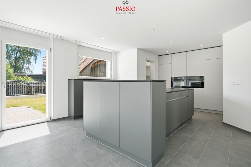 Exklusives 6.5-Zimmer-Doppeleinfamilienhaus mit grosszügigem Garten -  Bild 4