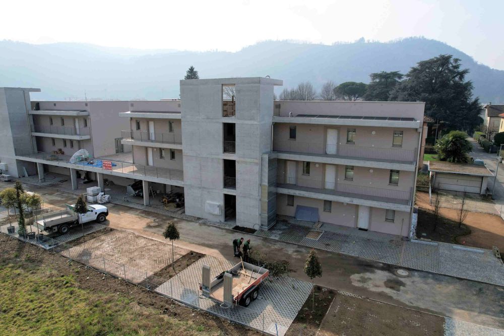 Nuovo appartamento con grande terrazza in zona comoda e strategica -  Bild 3