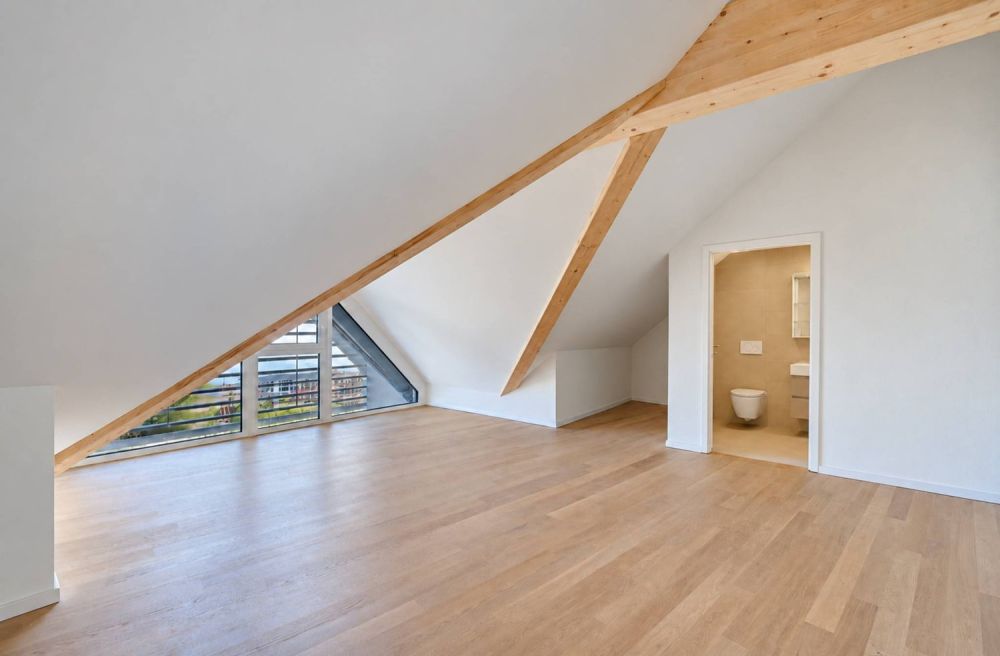 Spacieux séjour et grandes chambres pour ce 5.5 pièces en duplex - Chambre