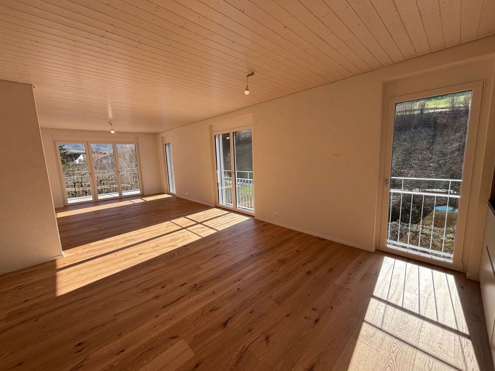 Moderne 4.5-Zimmer-Dachgeschosswohnung mit grossem Balkon – Wohnen an bester Aussichtslage -  Bild 2