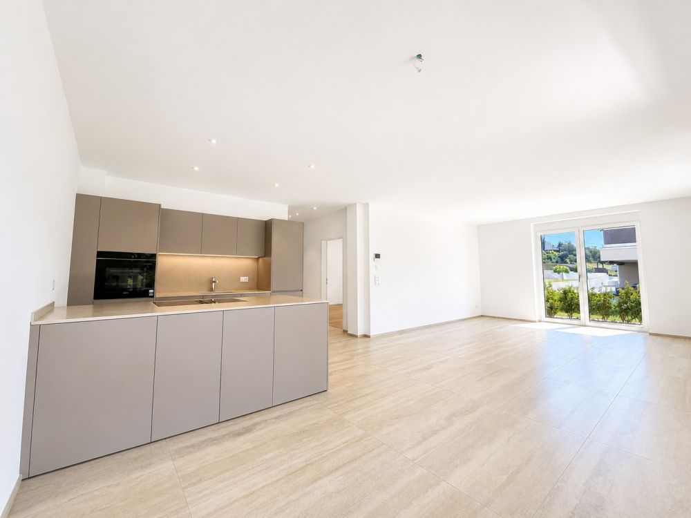 Erstvermietung: Moderne 2.5-Zimmer-Neubau-Wohnung mit Terrasse und schöner Aussicht in Trimbach -  Bild 1