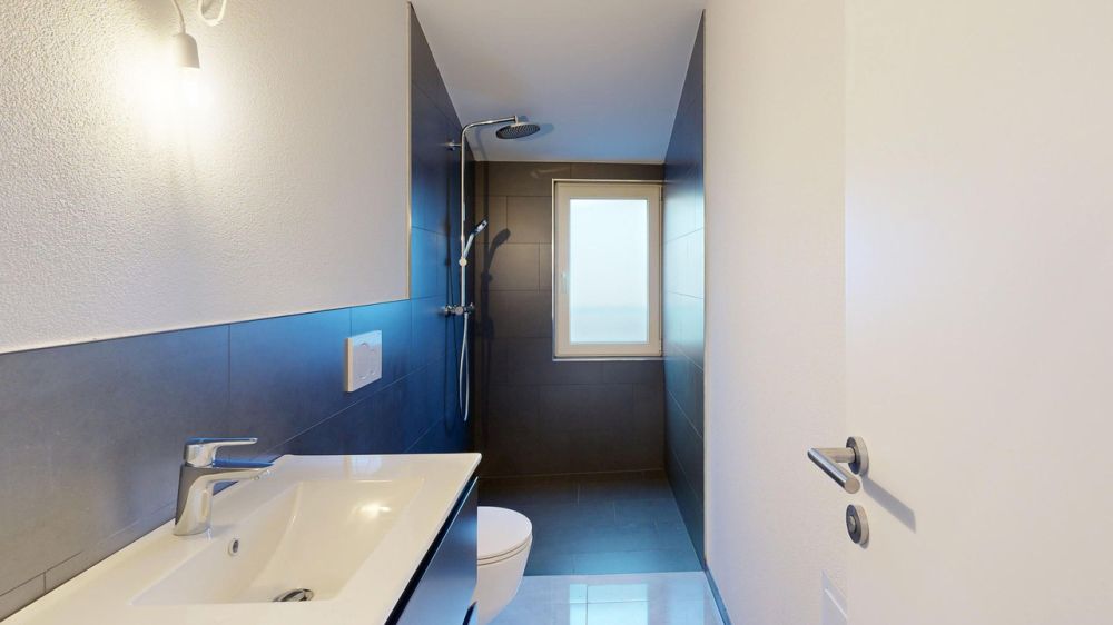 Moderne 4.5-Zimmer-Eigentumswohnung mit Balkon - DU / WC