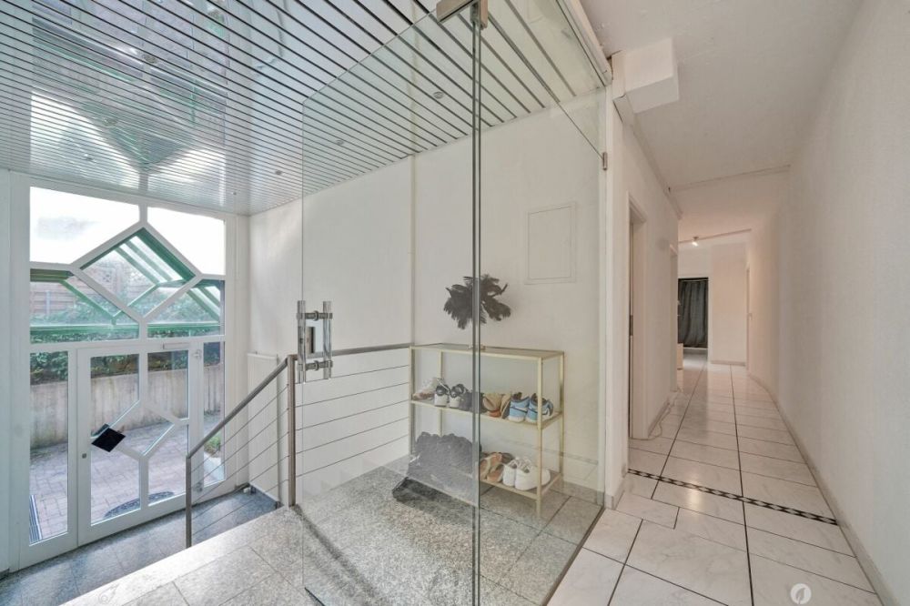 Rendite von 3.66% - Saniertes Mehrfamilienhaus mit 5 Wohneinheiten und Einstellhalle - Bild 2