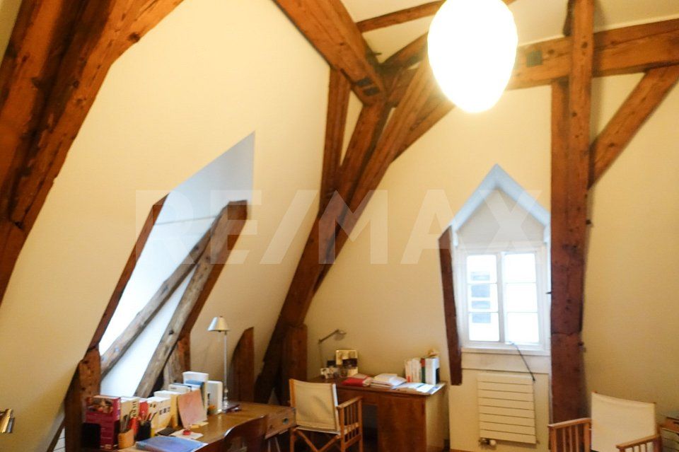 Historische Dachwohnung an bester Lage  attraktive Investitionsmöglichkeit -  Bild 8