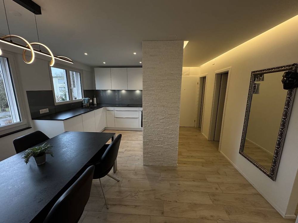 Kernsanierte 3.5-Zimmer-Wohnung mit Panoramablick -  Bild 1