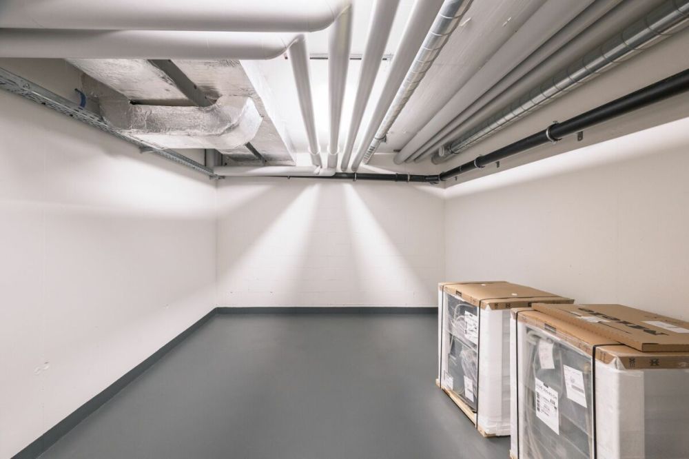 Stilvolle Garten-Maisonettewohnung - Eigener Keller mit WM/TU und direktem Zugang in die Einstellhalle