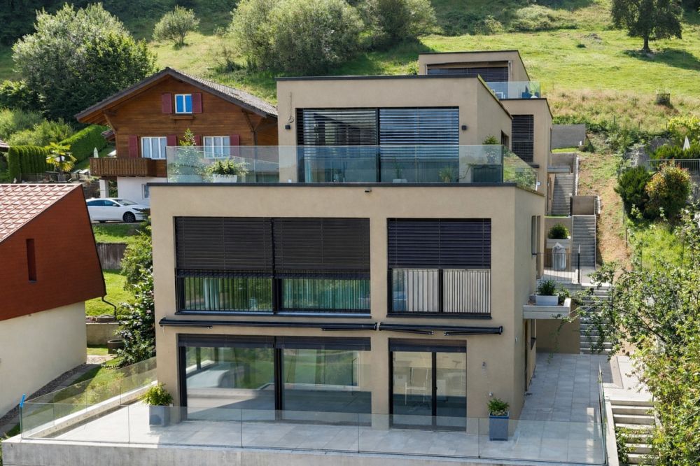 Moderne 3,5-Zimmer-Terrassenwohnung im Neubau-Zweifamilienhaus - Aussenansicht