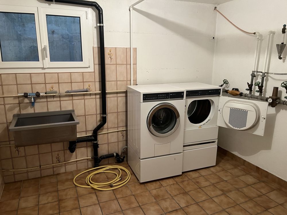 Villa mit  Einlegerwohnung in Leuk-Stadt - Waschküche