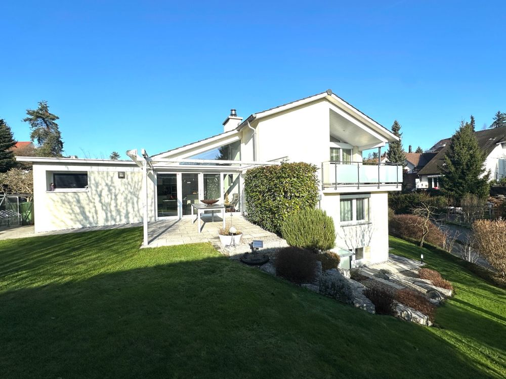 Muttenz : Freistehendes  - 6.5 Zi.- EFH auf traumhaftem Grundstück u. ruhiger Lage - Bild 1