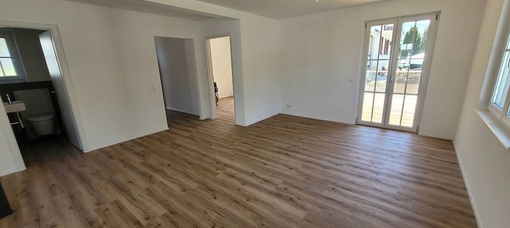 Kernsaniertes Einfamilienhaus, Wärmepumpe und viel Umschwung -  Bild 5