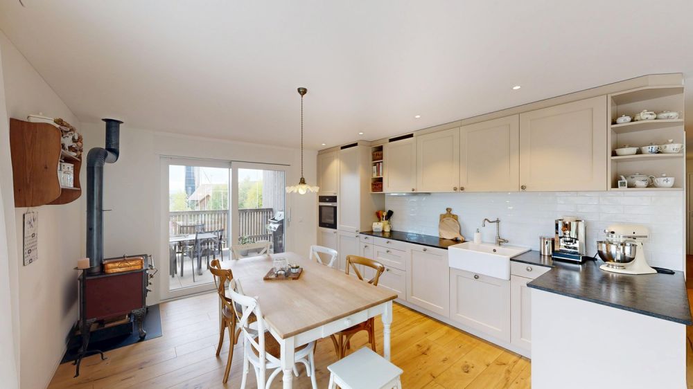 Neuwertig & vielseitig: Eigentumswohnung mit Balkon und 2 Sitzplätzen -  Bild 1
