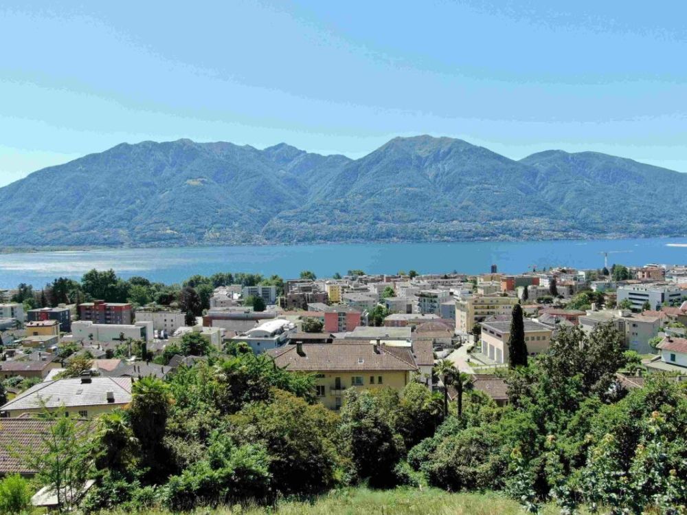 Magnifico attico da sogno con vista lago, wellness e piscina - Bild 6