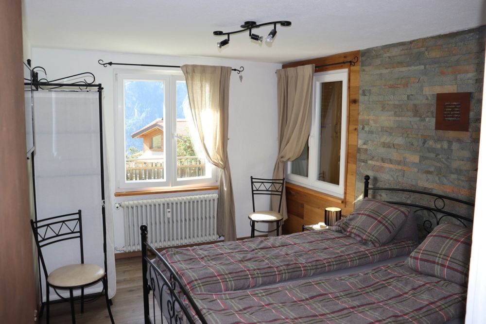 Stilvolle 2.5-Zimmer-Wohnung mit Garten und Terrasse in Grächen! - Bild 5